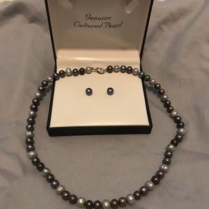 NWOT- Genuine cultured pearl necklace/earring set!